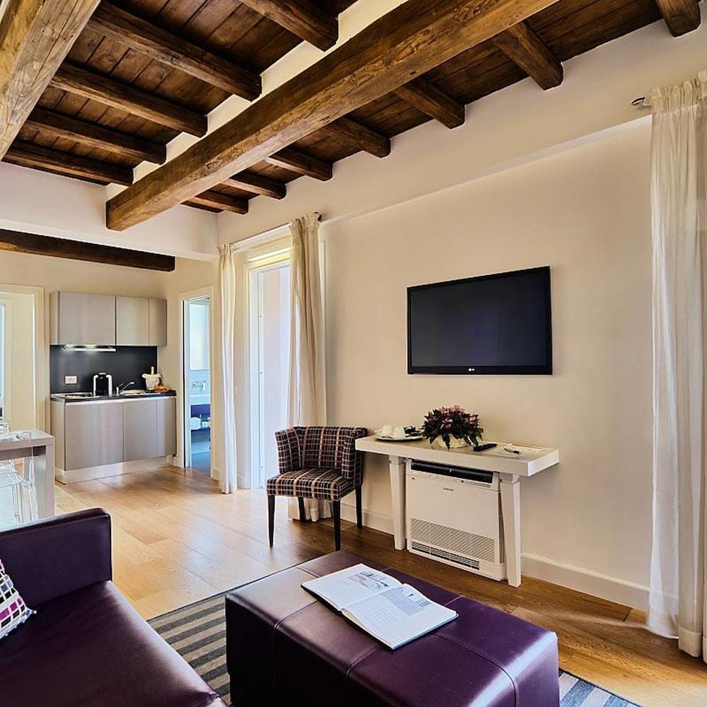 Trevi Palace Luxury Inn Рим Екстер'єр фото