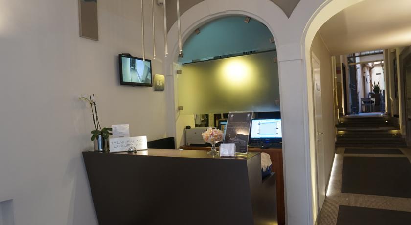 Trevi Palace Luxury Inn Рим Екстер'єр фото