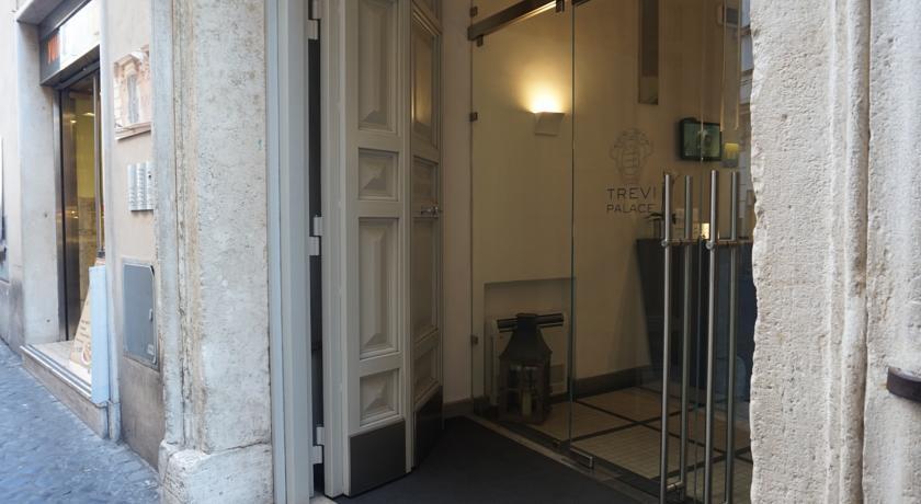 Trevi Palace Luxury Inn Рим Екстер'єр фото