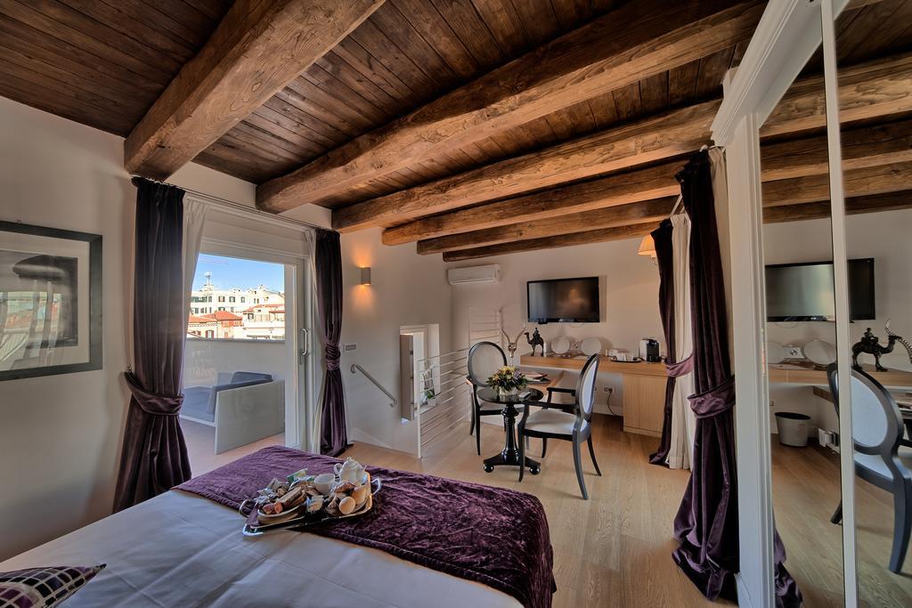 Trevi Palace Luxury Inn Рим Екстер'єр фото