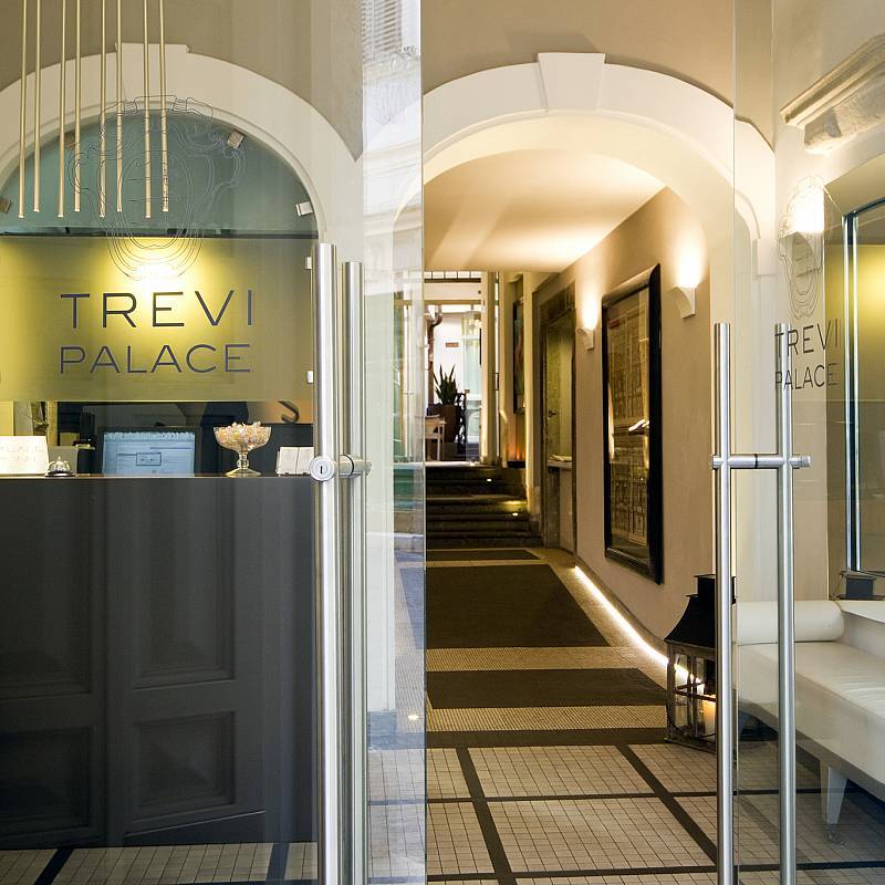 Trevi Palace Luxury Inn Рим Екстер'єр фото