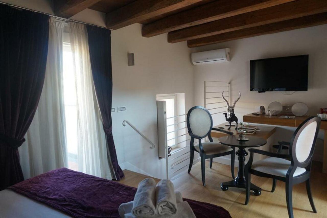 Trevi Palace Luxury Inn Рим Екстер'єр фото